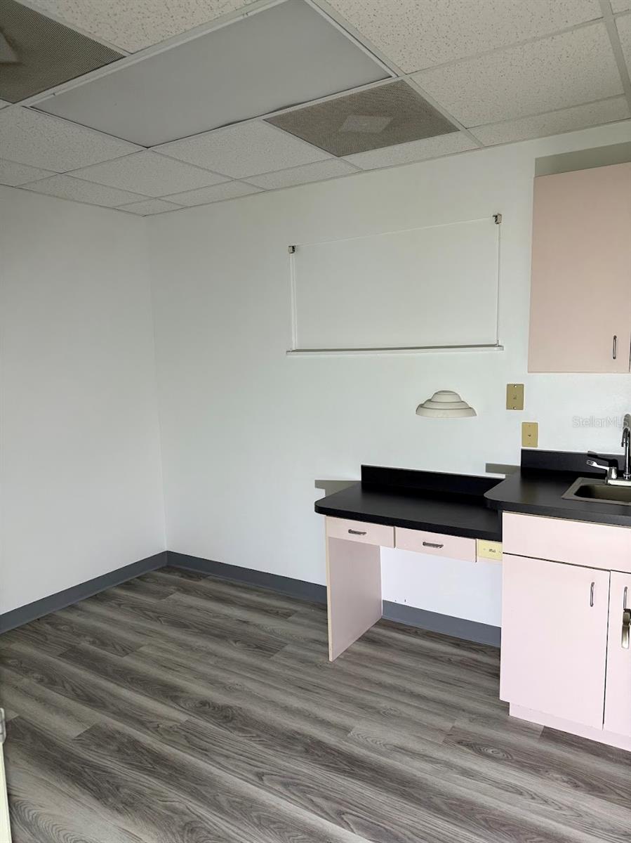 PADDOCK PARK COMM CENTER P - Commercial Lease
