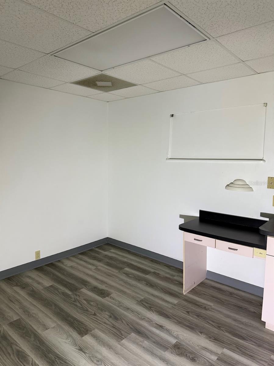 PADDOCK PARK COMM CENTER P - Commercial Lease