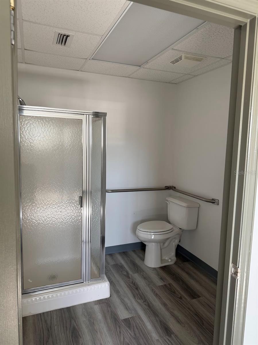 PADDOCK PARK COMM CENTER P - Commercial Lease