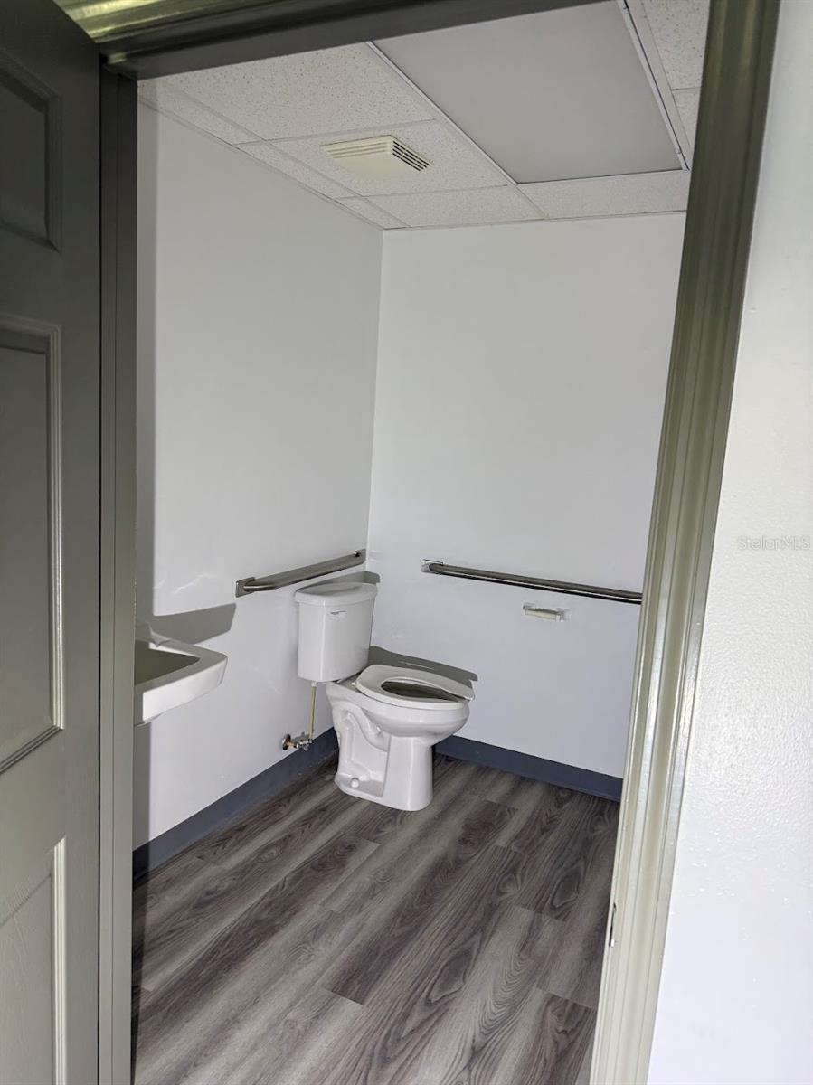 PADDOCK PARK COMM CENTER P - Commercial Lease