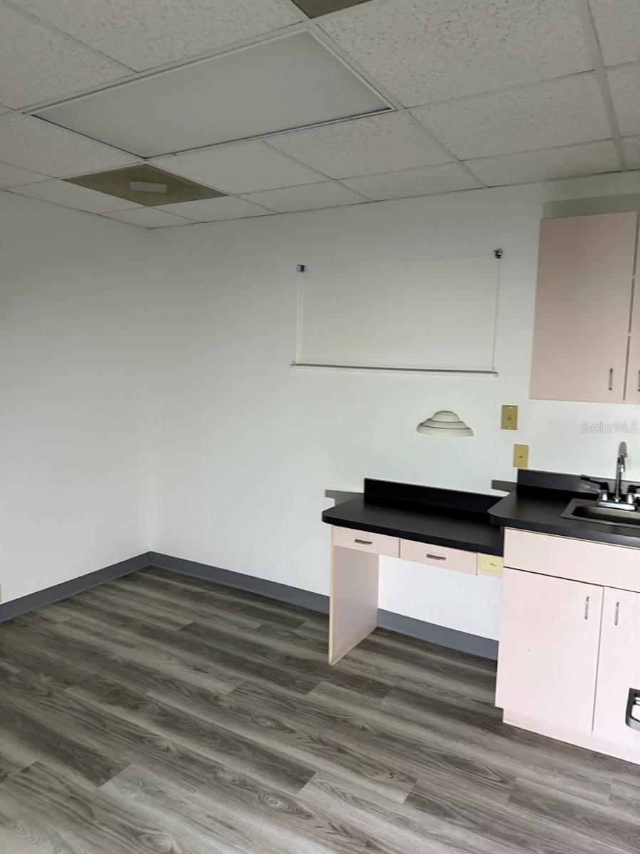 PADDOCK PARK COMM CENTER P - Commercial Lease