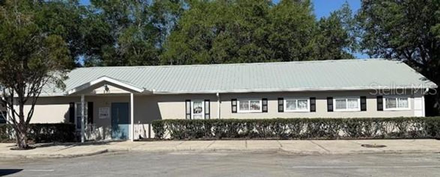 Medical office space with 5 exam rooms, 2 consult rooms, 1 waiting room, 1 reception room, and 1 office. Located close to all health-related offices and hospitals.