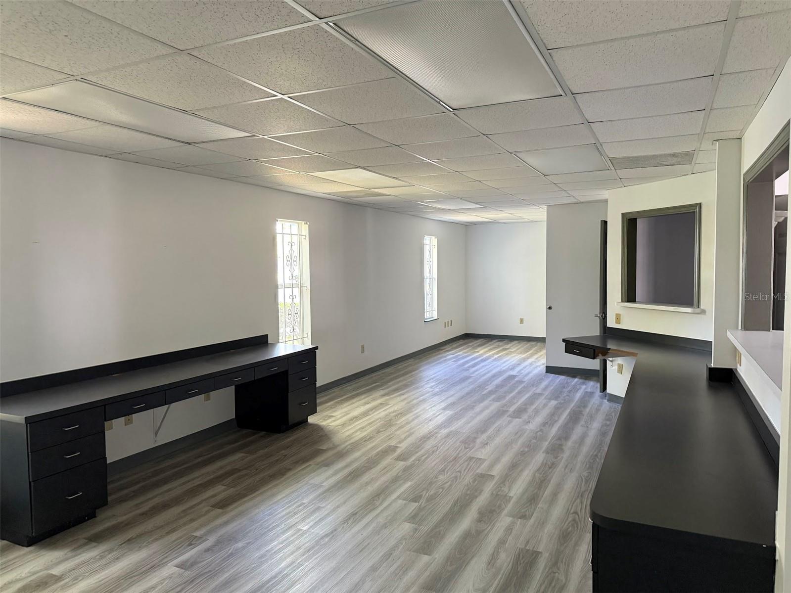 PADDOCK PARK COMM CENTER P - Commercial Lease