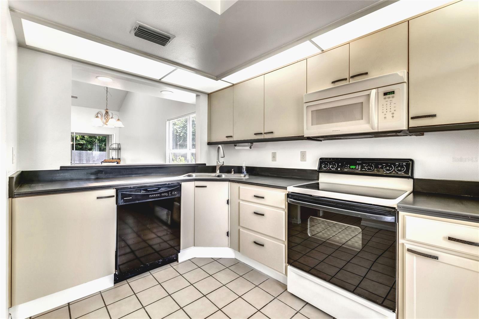 950 VANESSA COURT F