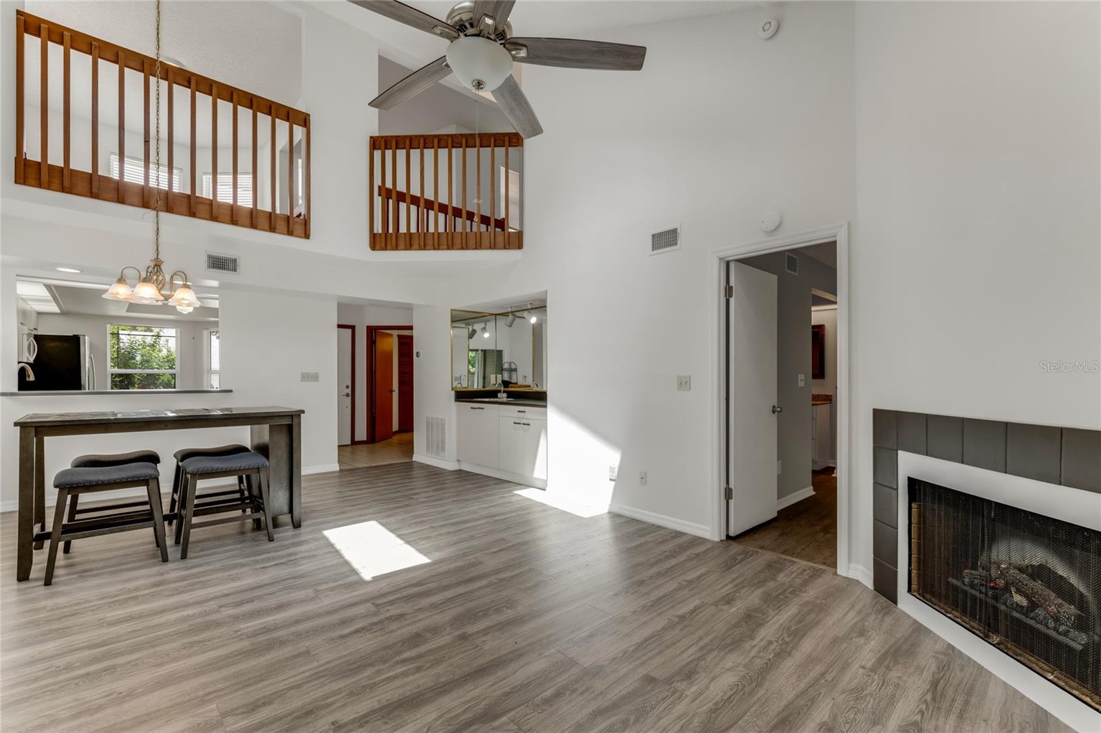 950 VANESSA COURT F