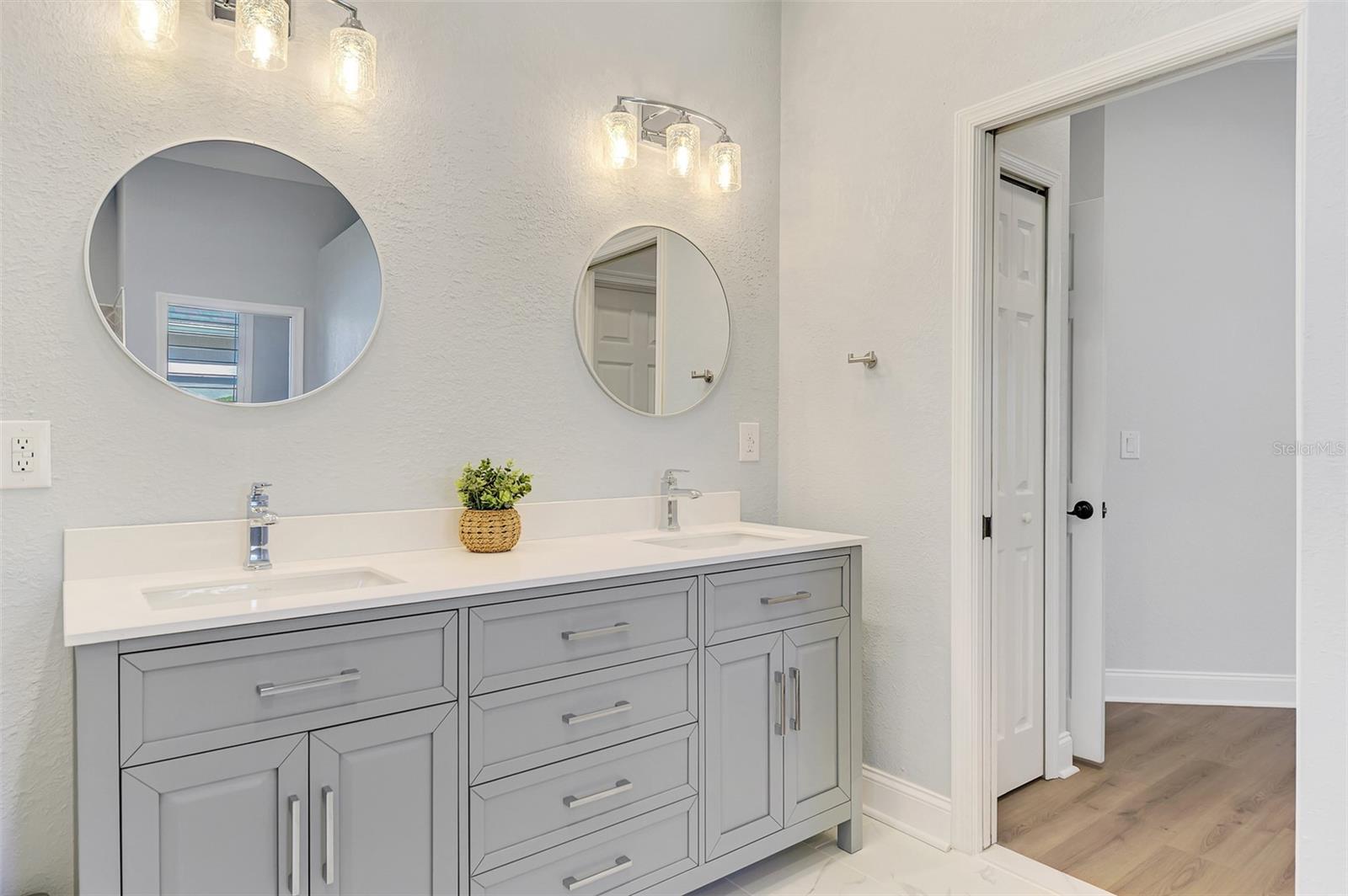 RIVERWOOD - Residential