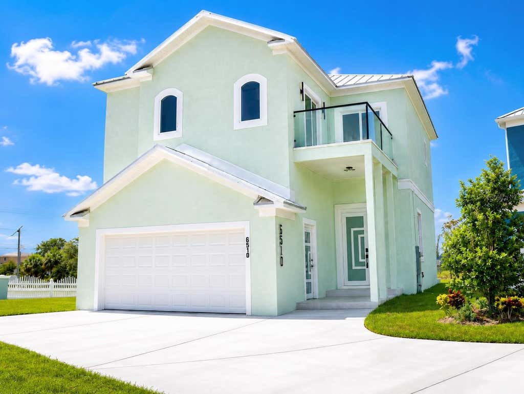 Photo of 6510 Simone Shores Cir, Apollo Beach, FL 33572 (MLS # TB8522728)
