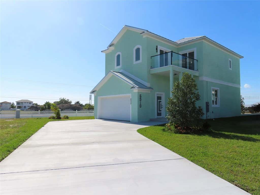 Photo of 6510 Simone Shores Cir, Apollo Beach, FL 33572 (MLS # TB8522728)