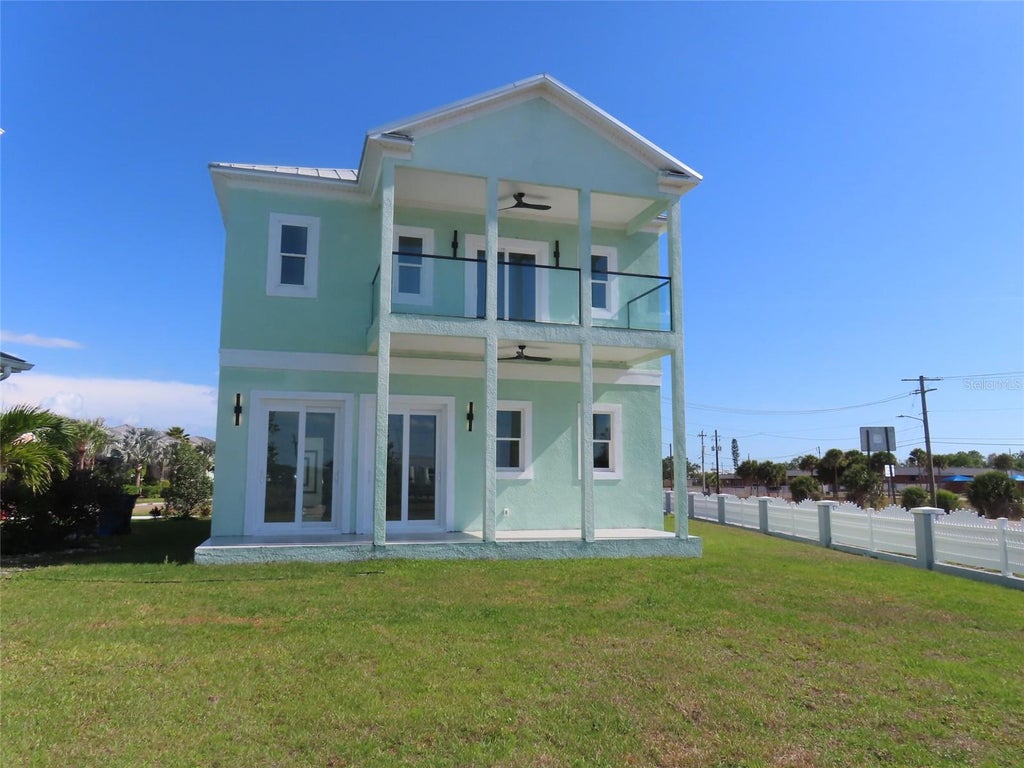 Photo of 6510 Simone Shores Cir, Apollo Beach, FL 33572 (MLS # TB8522728)
