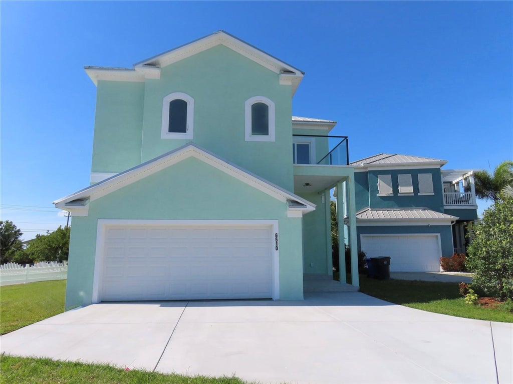 Photo of 6510 Simone Shores Cir, Apollo Beach, FL 33572 (MLS # TB8522728)