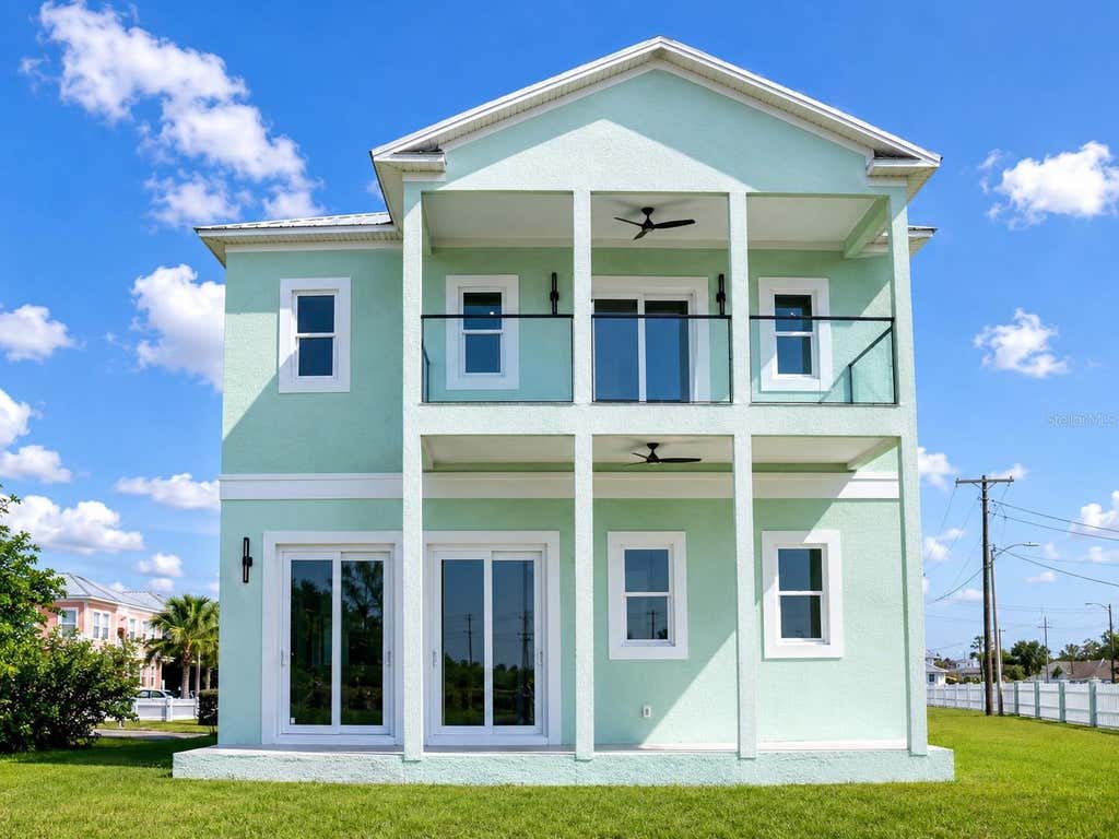 Photo of 6510 Simone Shores Cir, Apollo Beach, FL 33572 (MLS # TB8522728)