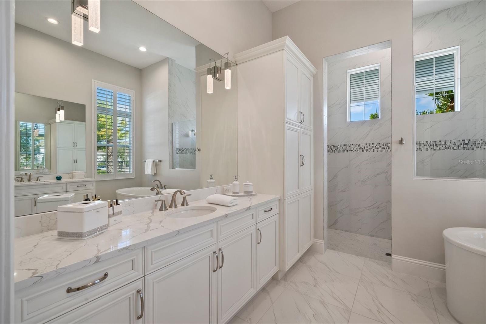 LAKE CLUB - Residential