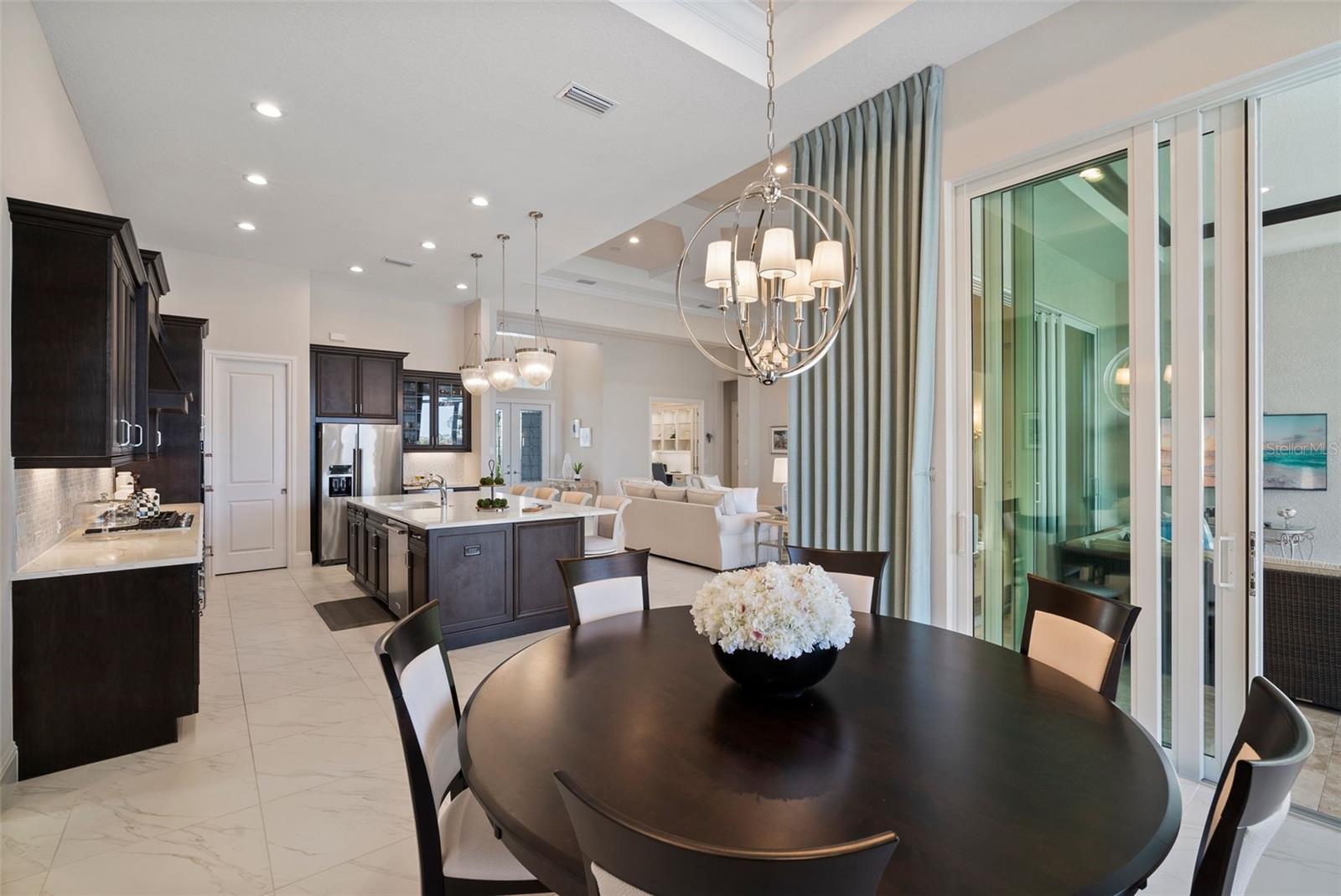 LAKE CLUB - Residential