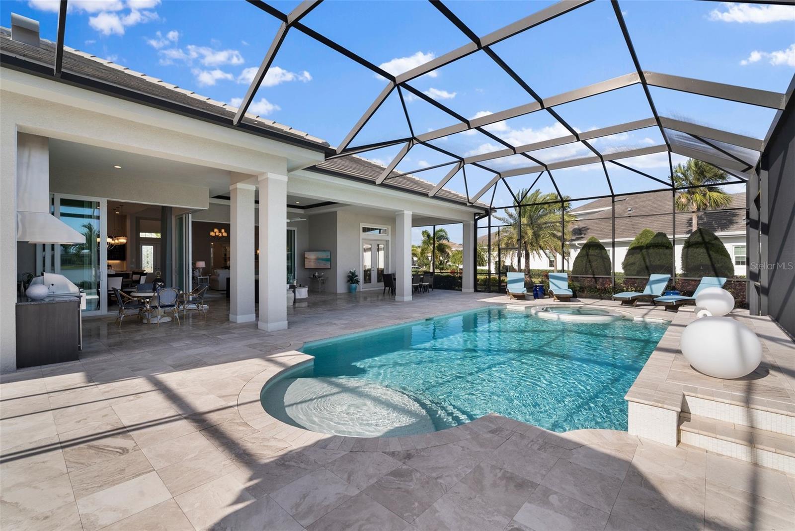 LAKE CLUB - Residential