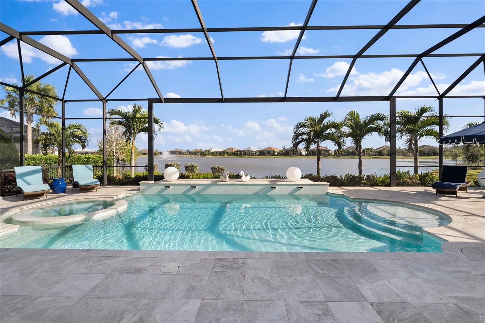 LAKE CLUB - Residential