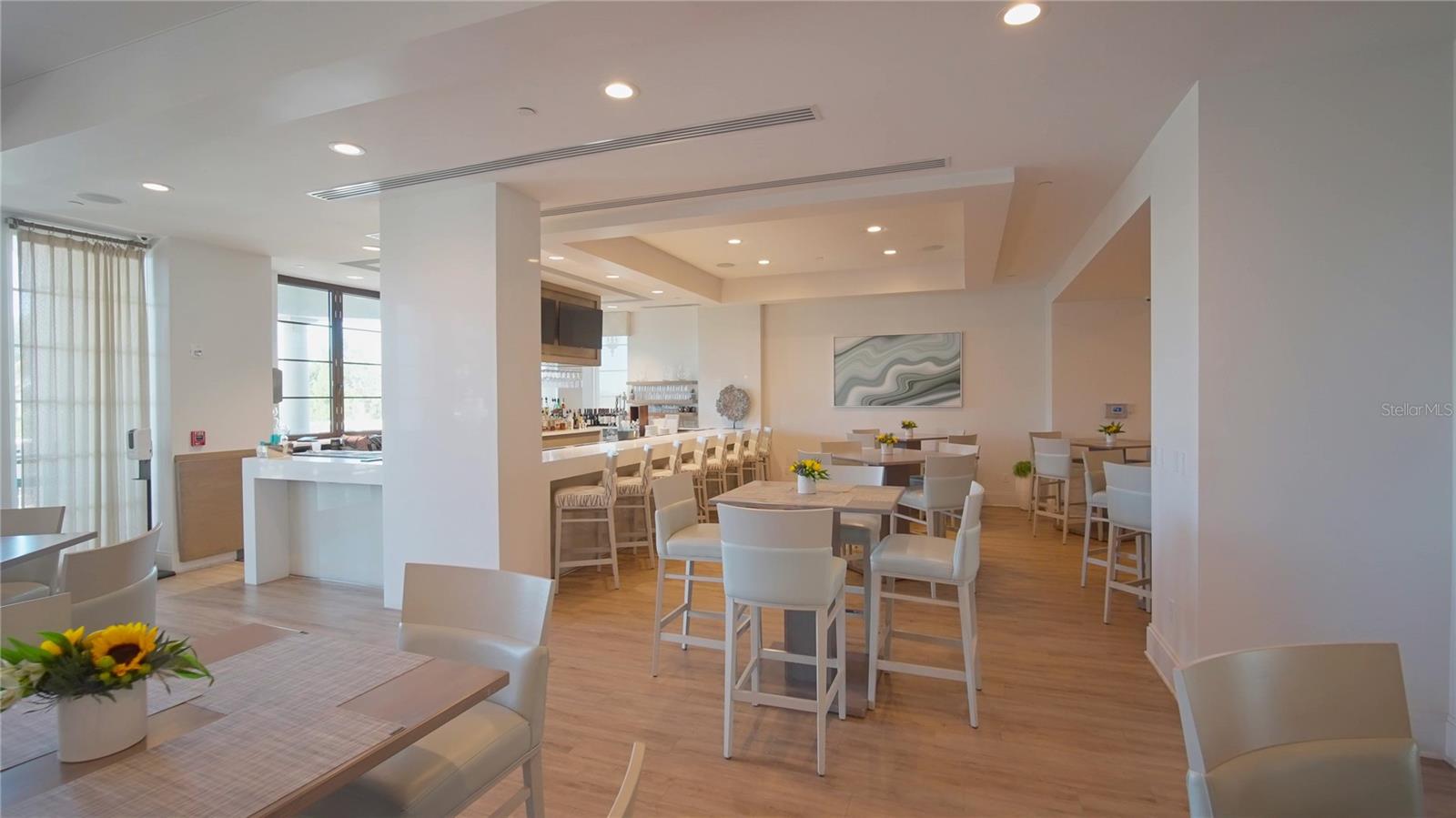 LAKE CLUB - Residential