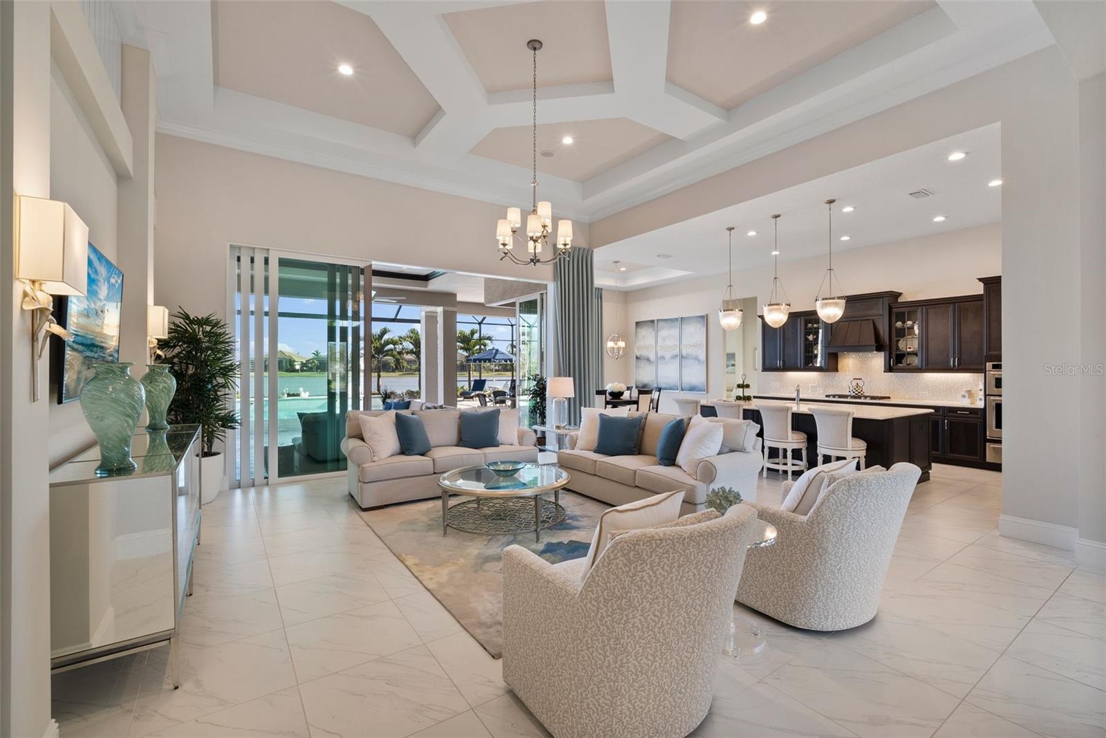 LAKE CLUB - Residential