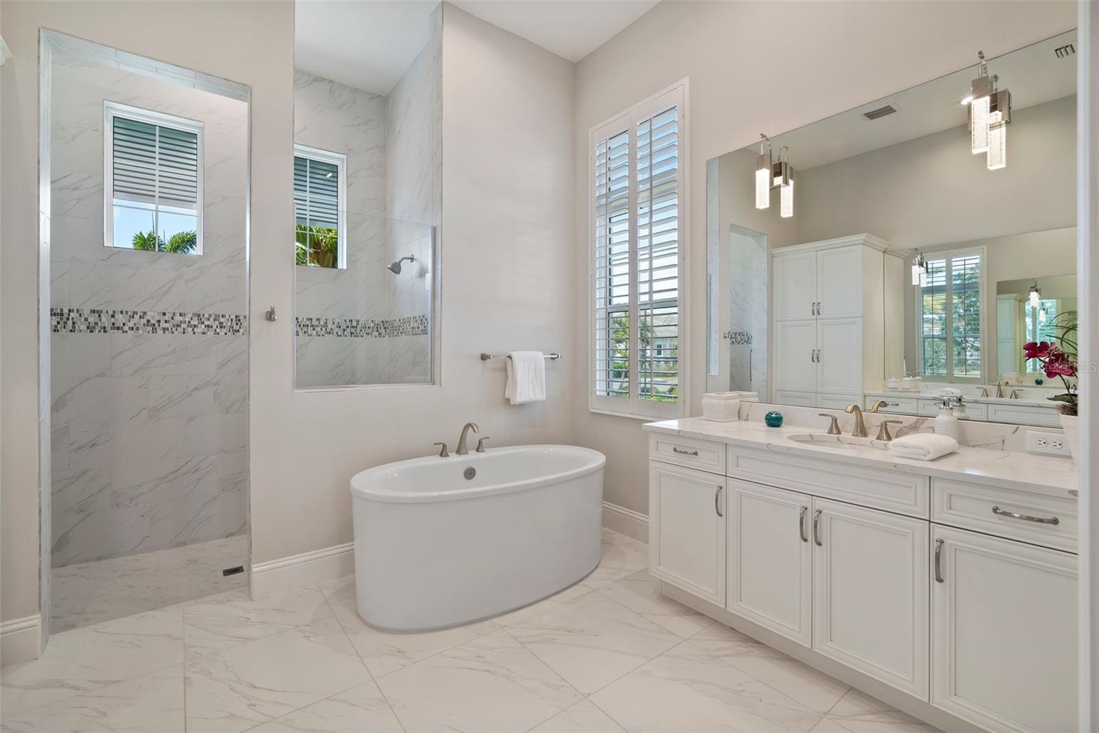 LAKE CLUB - Residential