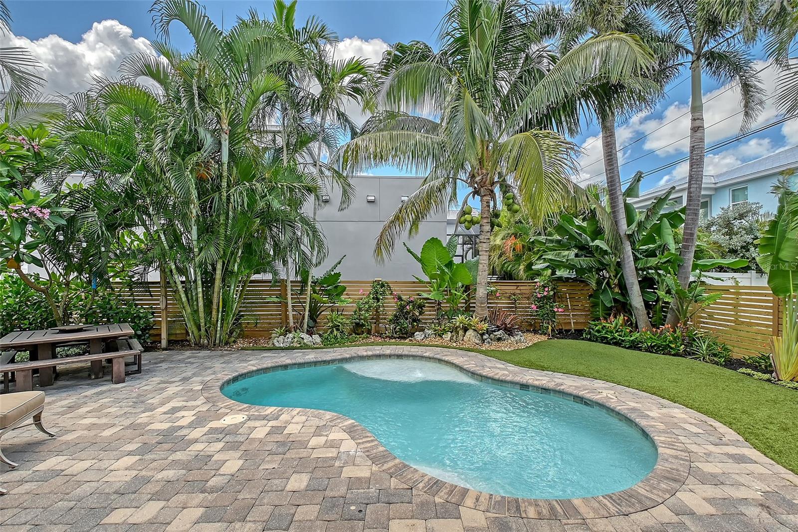 1738 SIESTA DRIVE