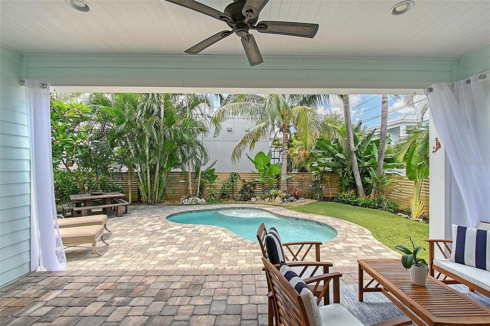 1738 SIESTA DRIVE