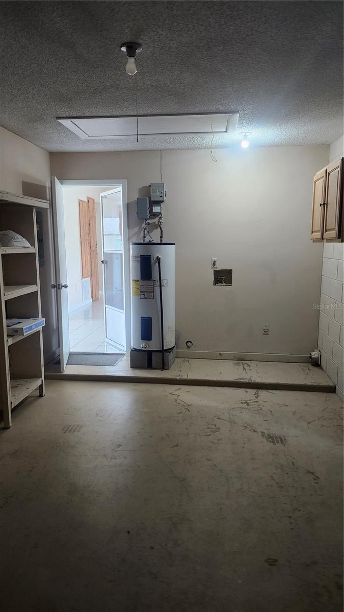 DELTONA LAKES UNIT 36 - Residential Lease