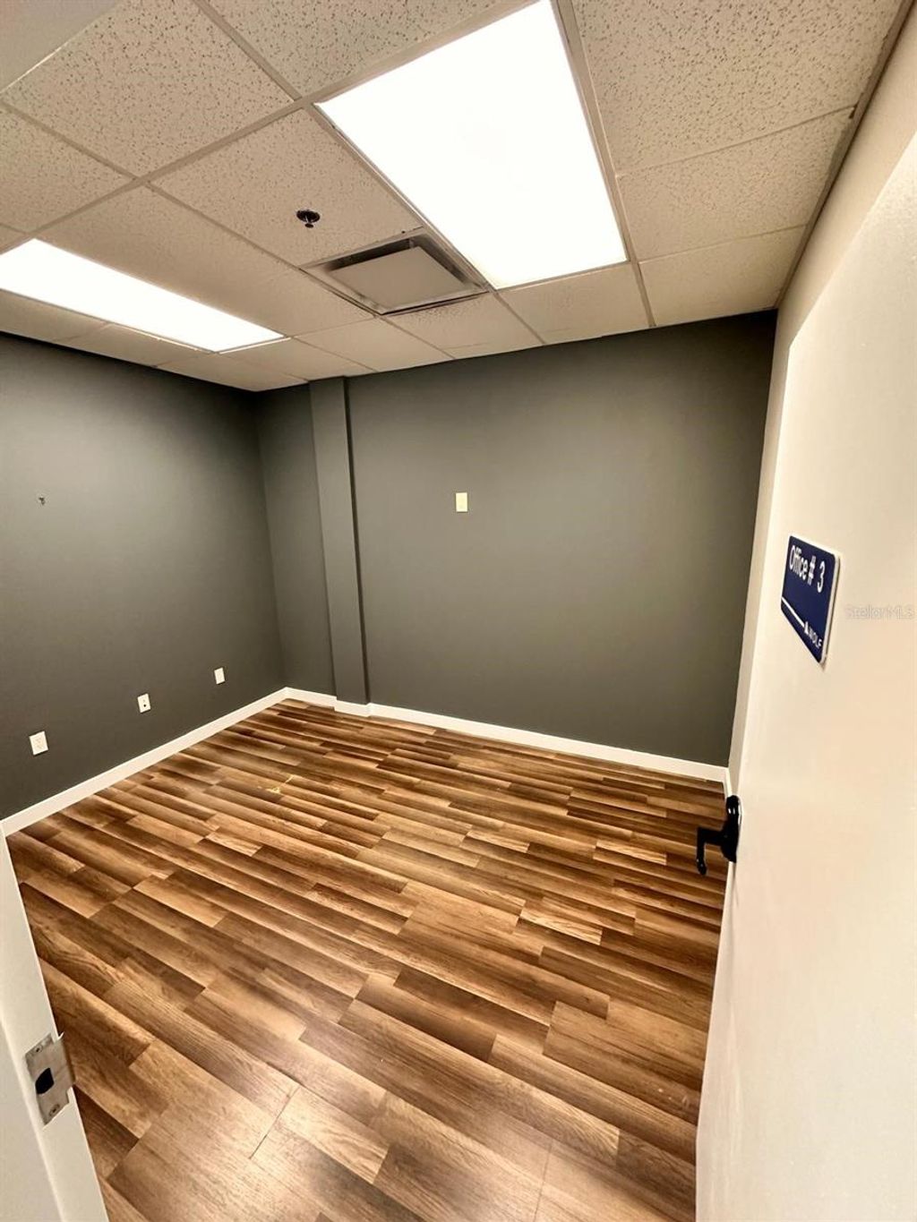 Photo of 7901 Kingspointe Parkway #28/7, Orlando, FL 32819 (MLS # O6389861)