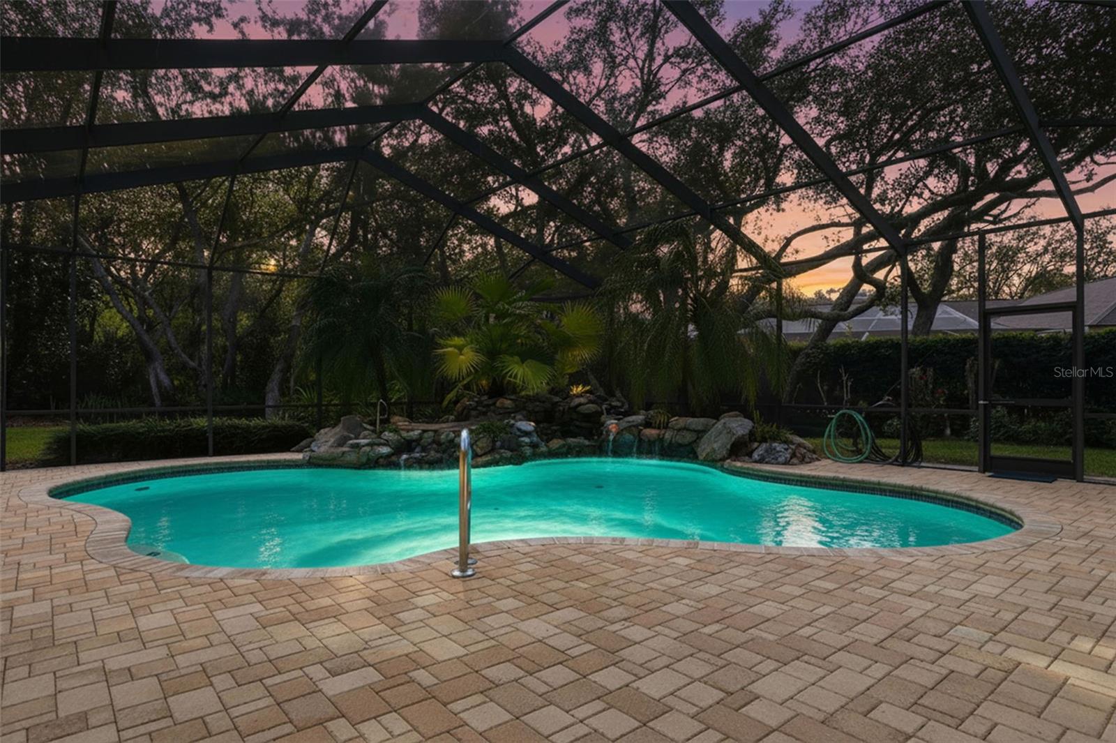 LAKE IN THE WOODS PH V - Residential