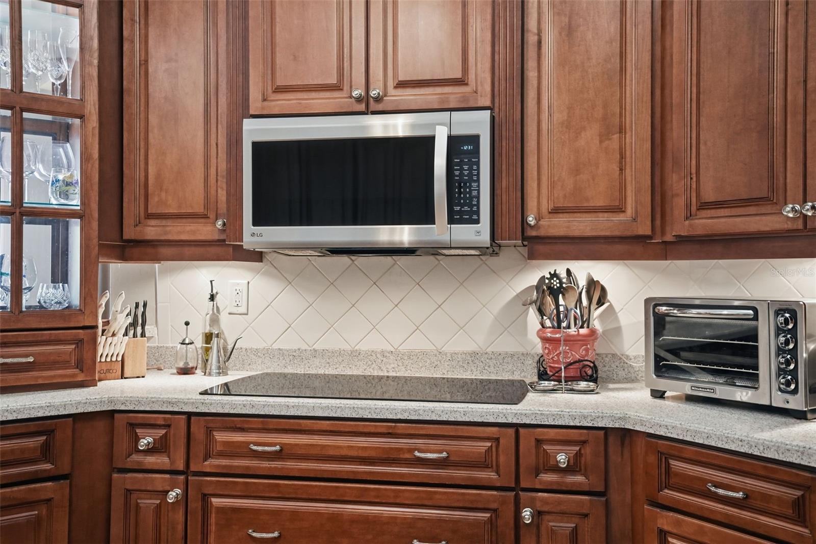 LAKE IN THE WOODS PH V - Residential