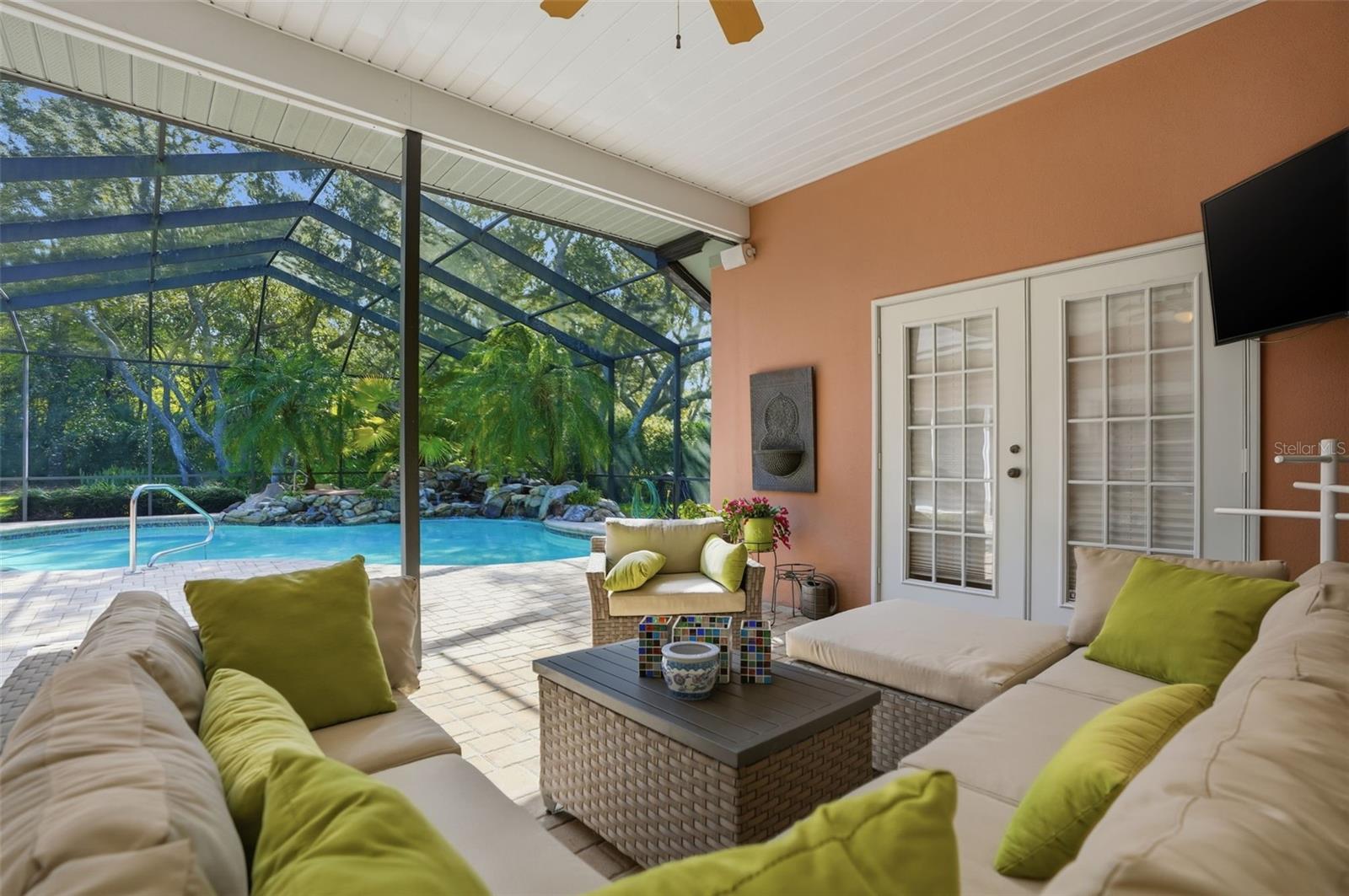 LAKE IN THE WOODS PH V - Residential