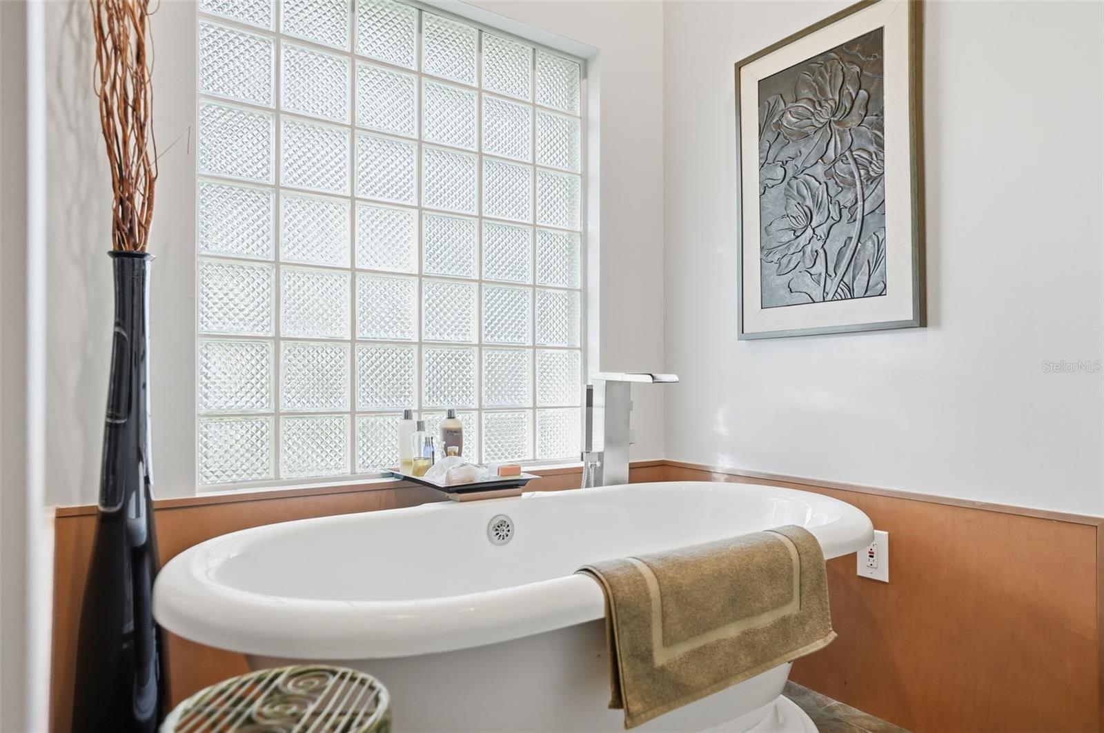 LAKE IN THE WOODS PH V - Residential