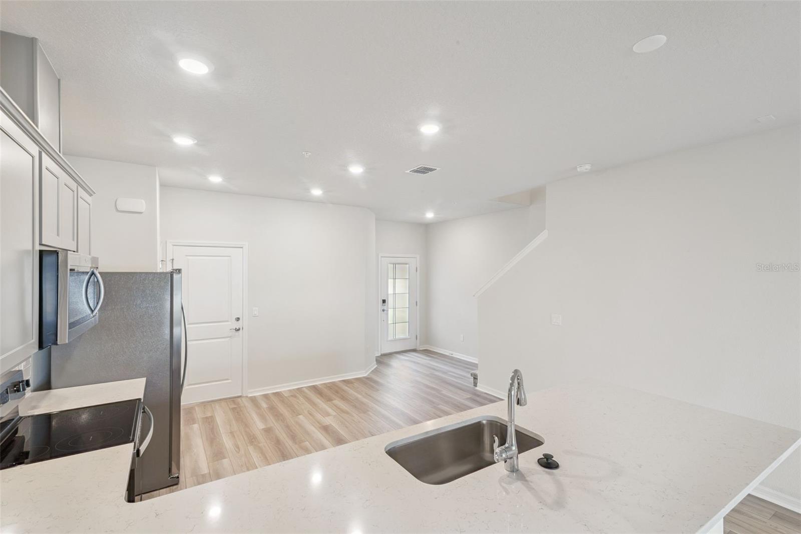 OVIEDO SQUARE - Residential Lease