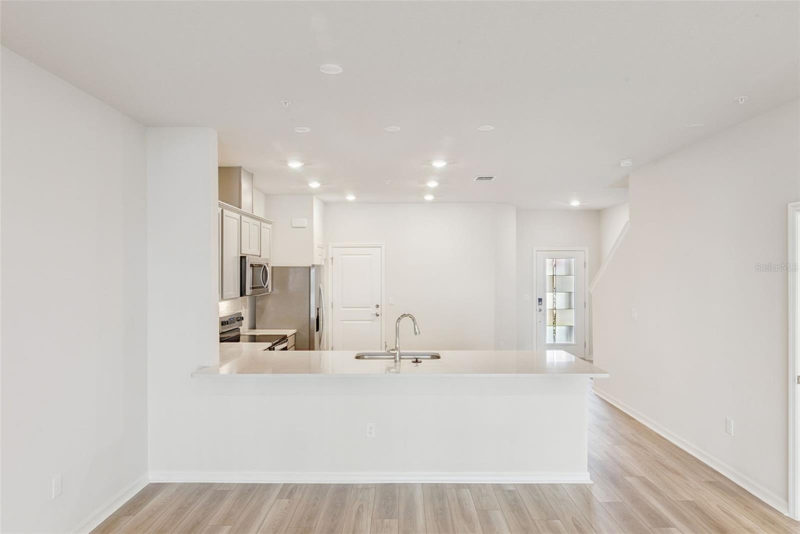 OVIEDO SQUARE - Residential Lease