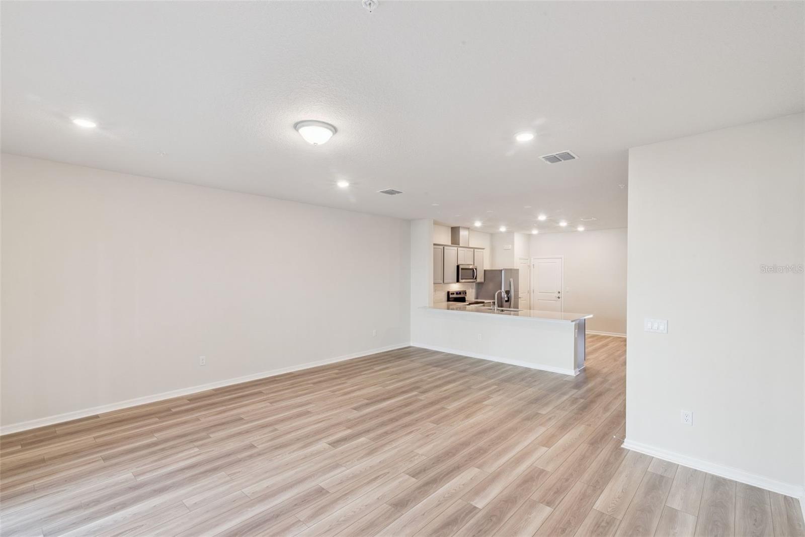 OVIEDO SQUARE - Residential Lease