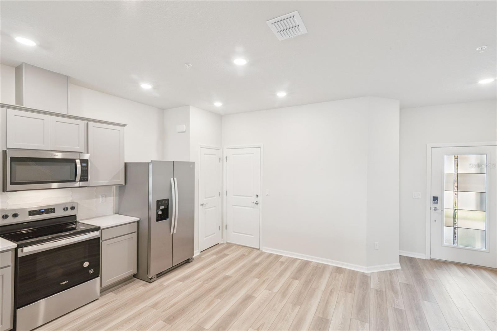 OVIEDO SQUARE - Residential Lease