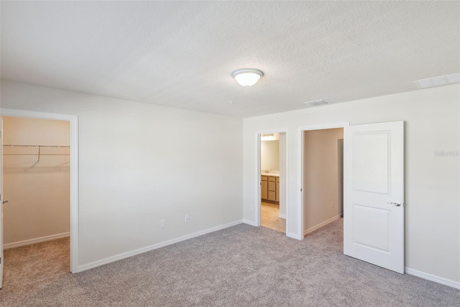 OVIEDO SQUARE - Residential Lease