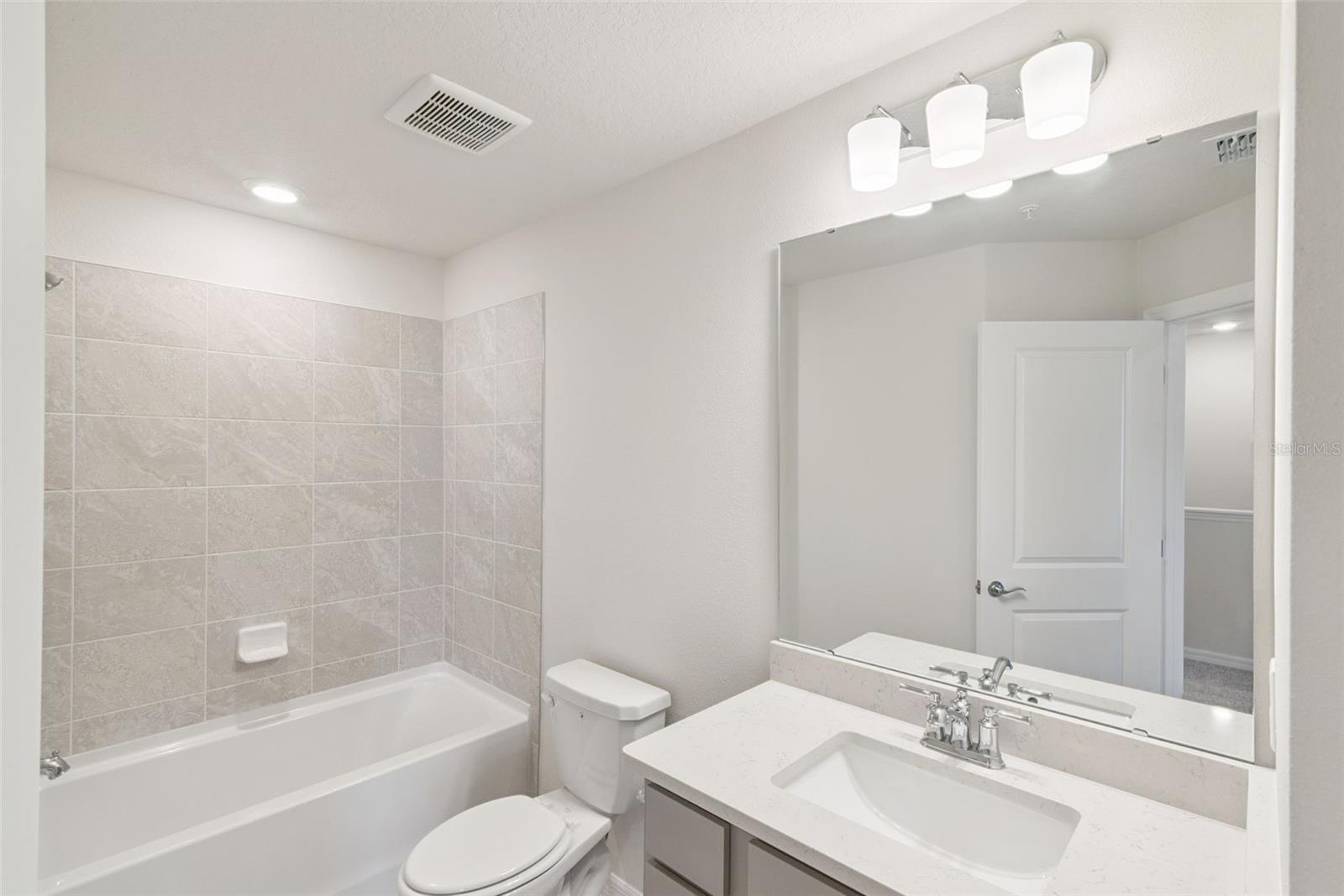 OVIEDO SQUARE - Residential Lease