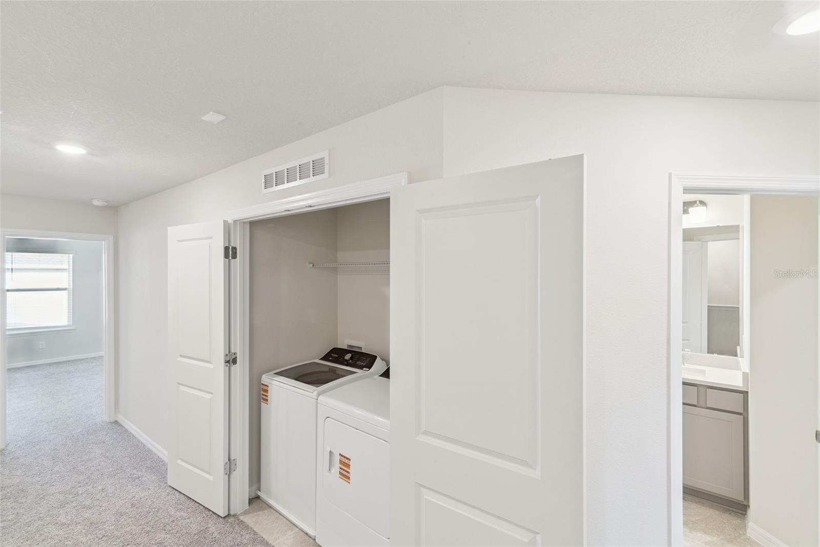 OVIEDO SQUARE - Residential Lease