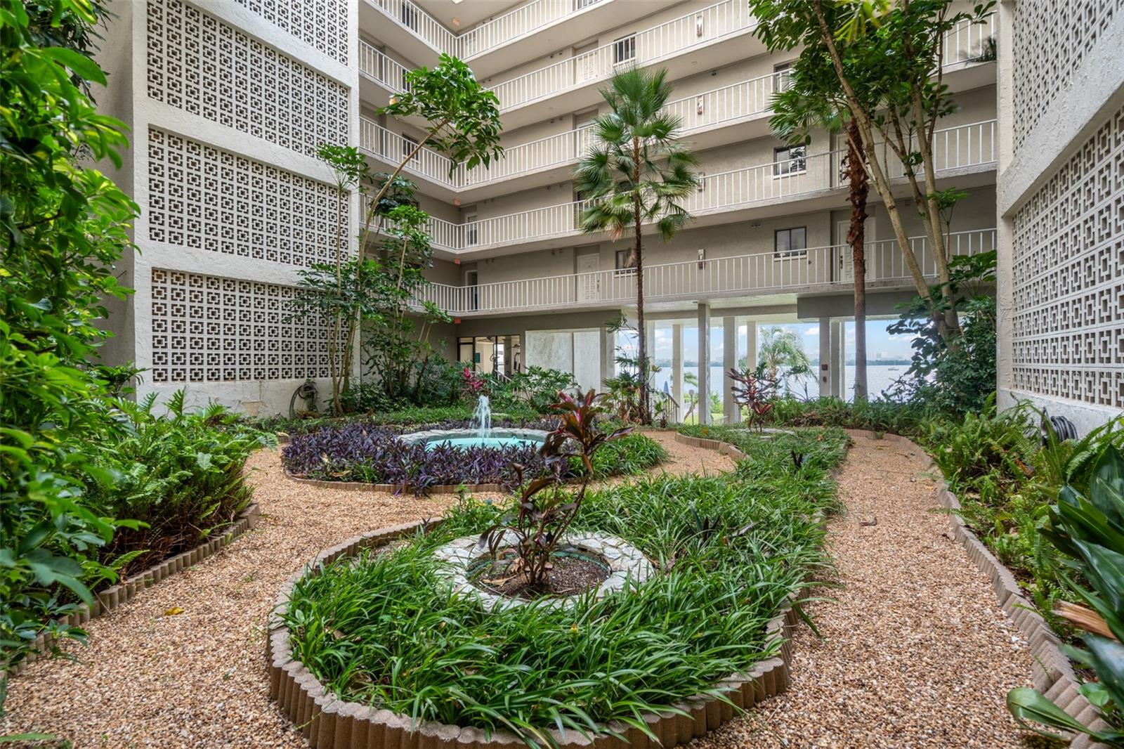 500 N OSCEOLA AVENUE 811