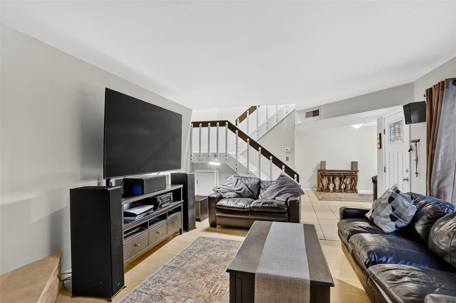 LAKE OLYMPIC TWNHS - Residential