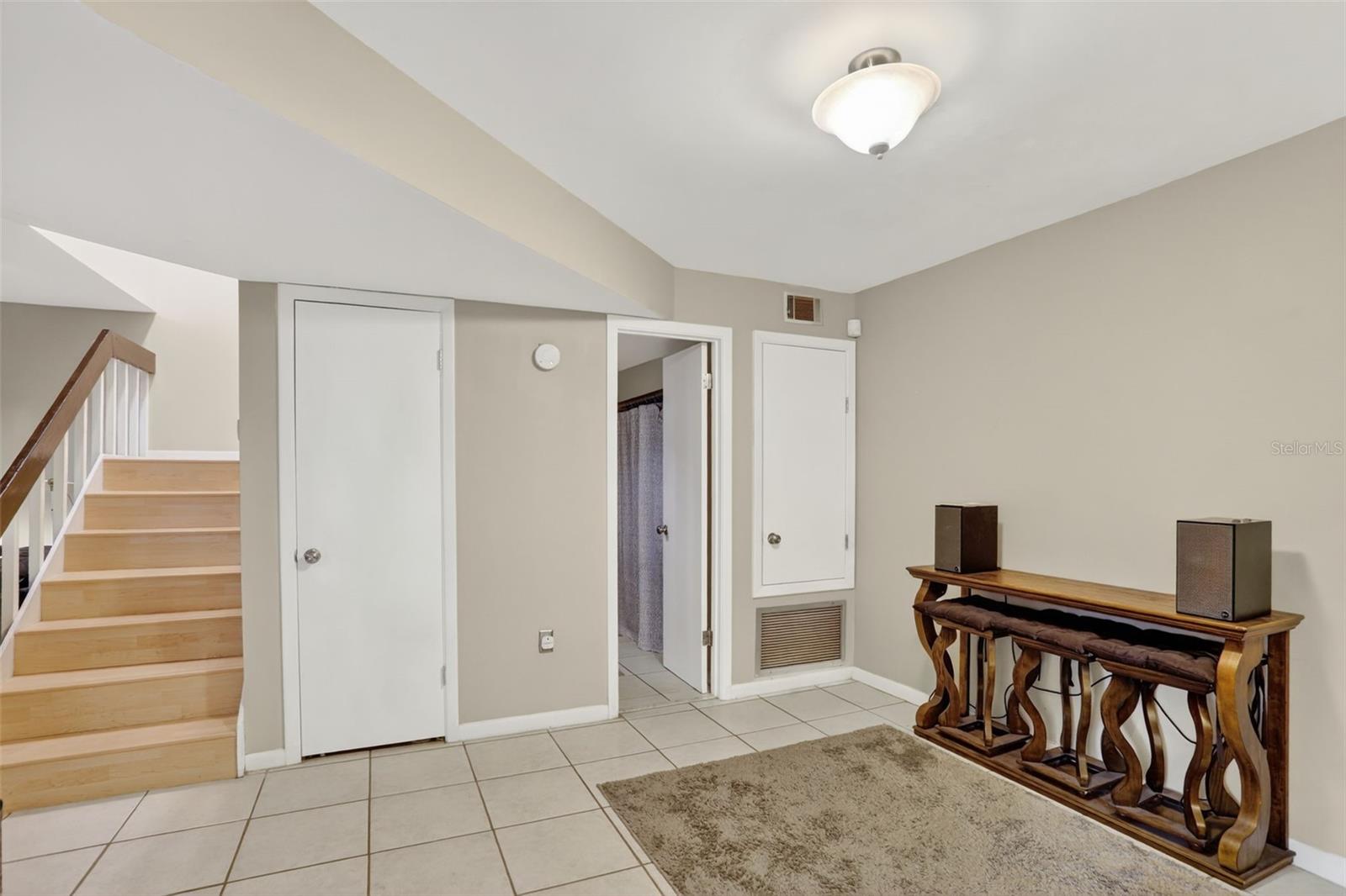 LAKE OLYMPIC TWNHS - Residential