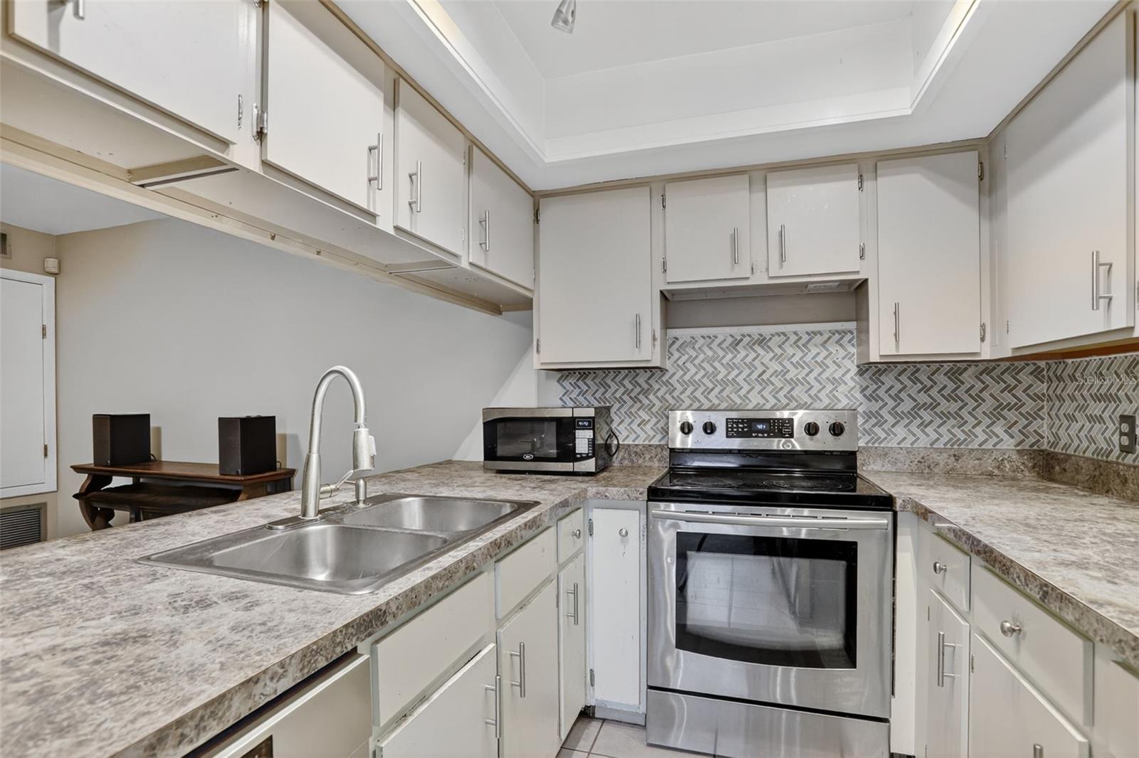 LAKE OLYMPIC TWNHS - Residential