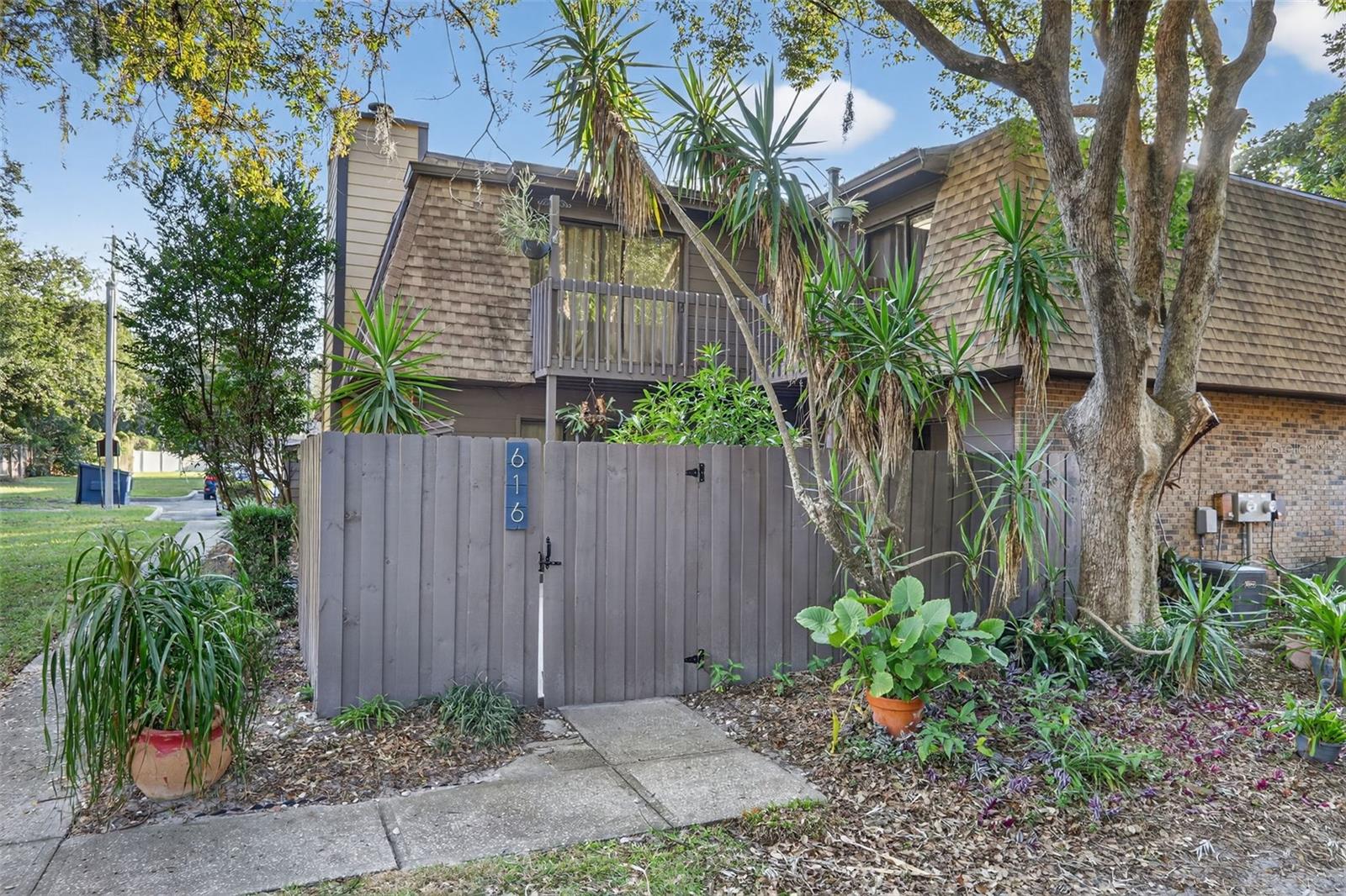 LAKE OLYMPIC TWNHS - Residential