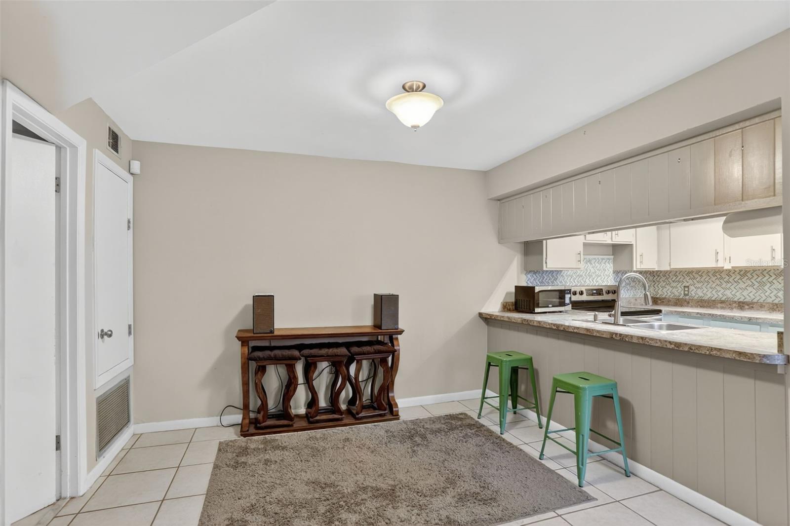 LAKE OLYMPIC TWNHS - Residential