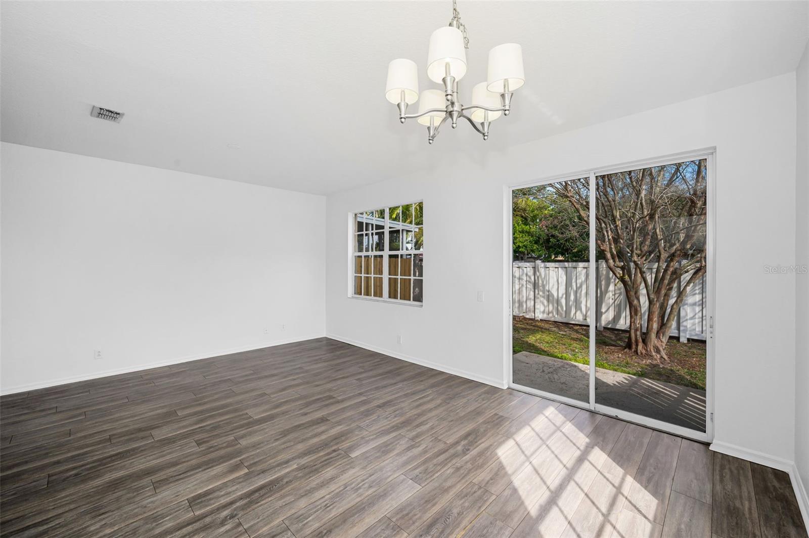 OAKHURST MANOR TWNHMS - Residential