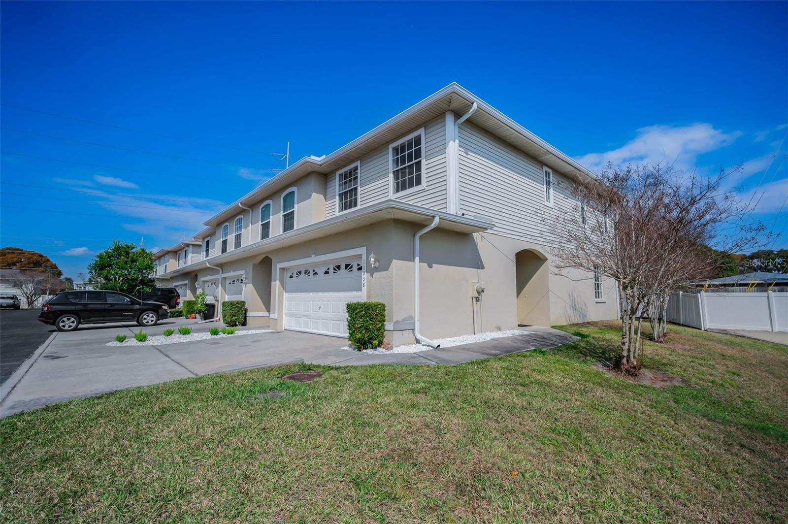 OAKHURST MANOR TWNHMS - Residential