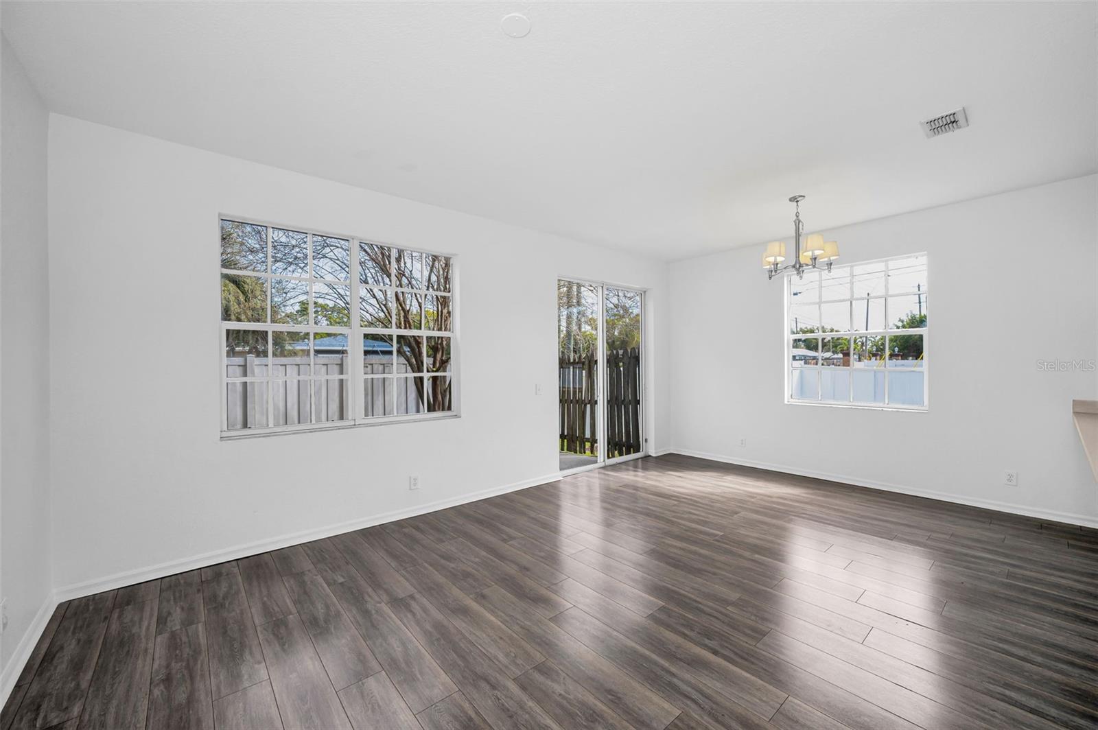 OAKHURST MANOR TWNHMS - Residential