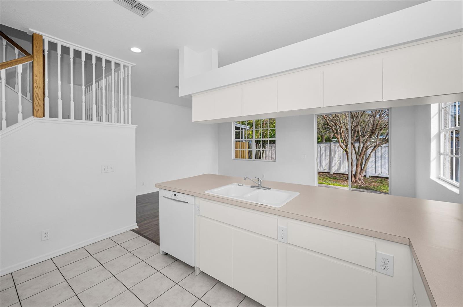 OAKHURST MANOR TWNHMS - Residential