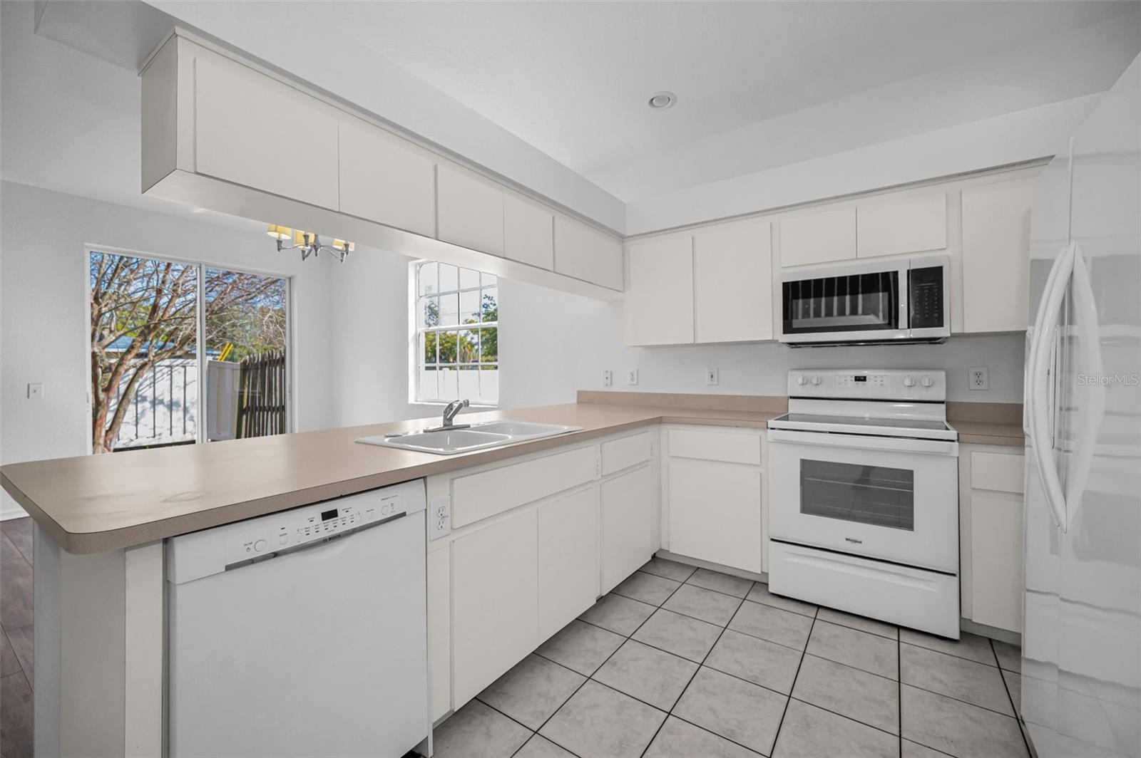 OAKHURST MANOR TWNHMS - Residential