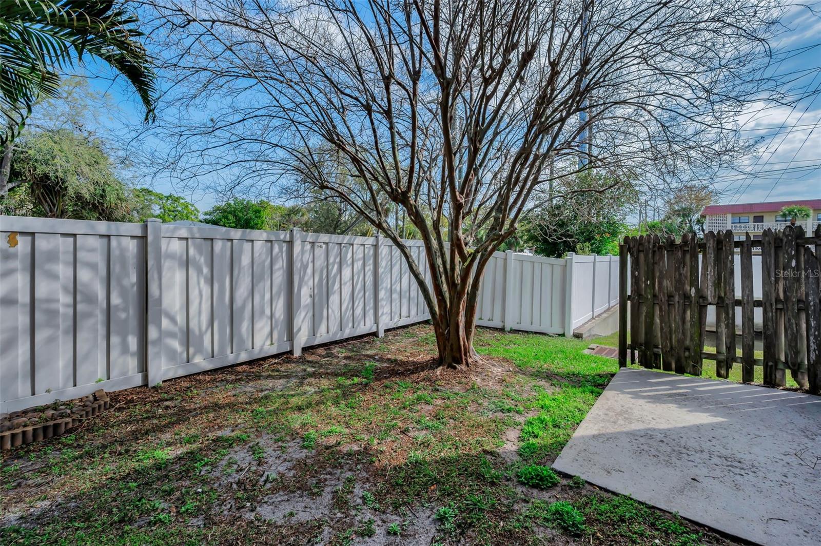 OAKHURST MANOR TWNHMS - Residential