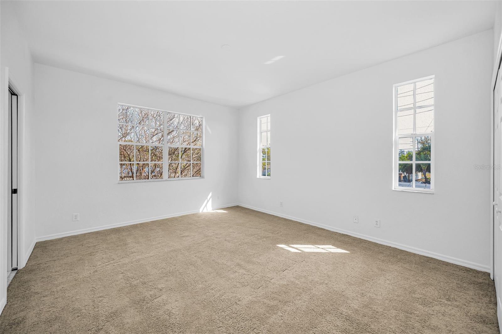 OAKHURST MANOR TWNHMS - Residential